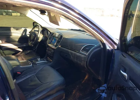 2017 Chrysler 300 Limited Awd z USA, uszkodzony, nr VIN 2C3CCARG6HH552527